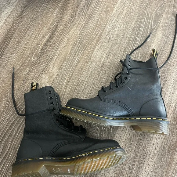 Dr Martens lace up boots - Picture 4 of 4